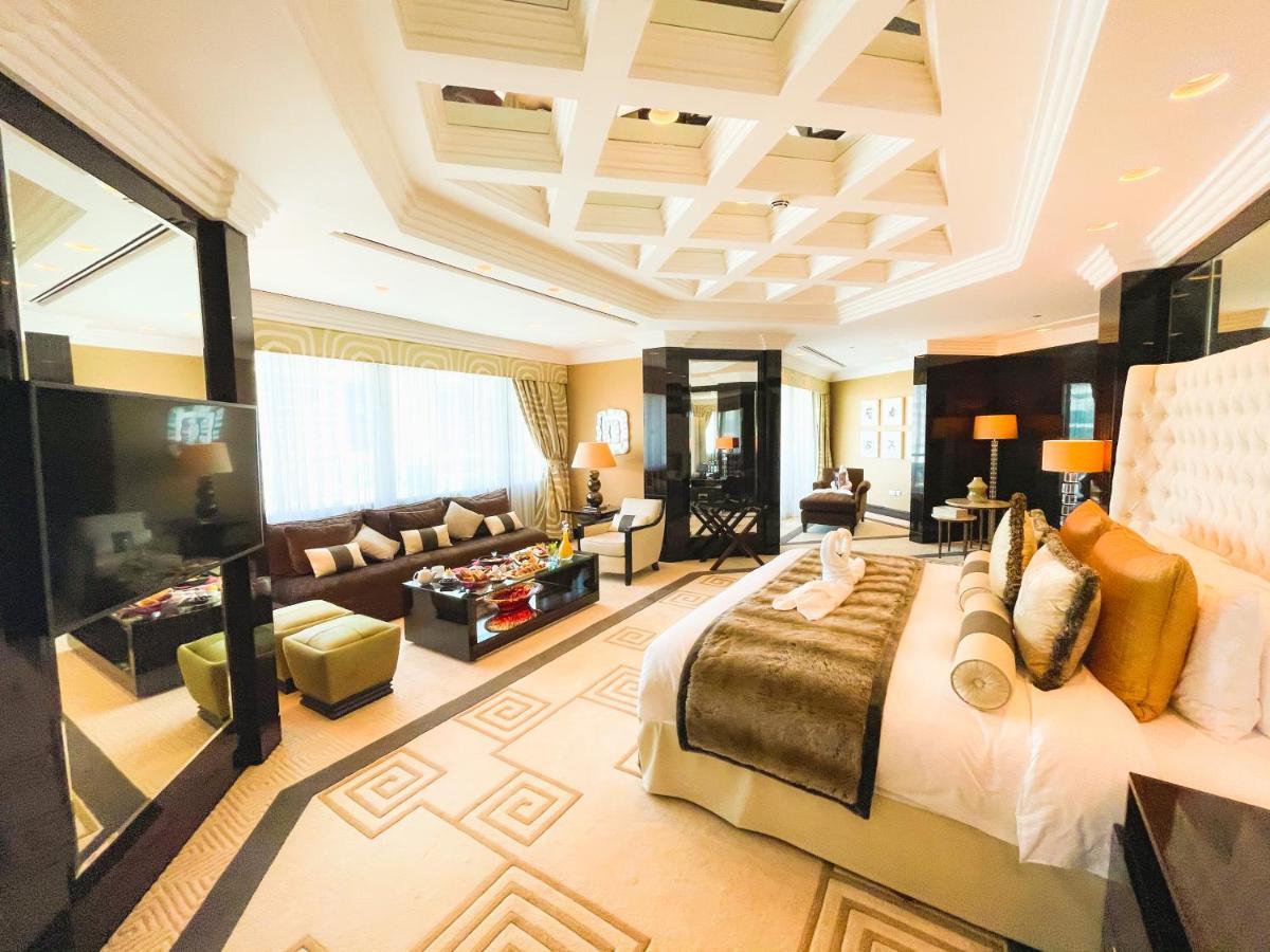 Готель Moevenpick Grand Al Bustan Дубай Екстер'єр фото A suite at the hotel