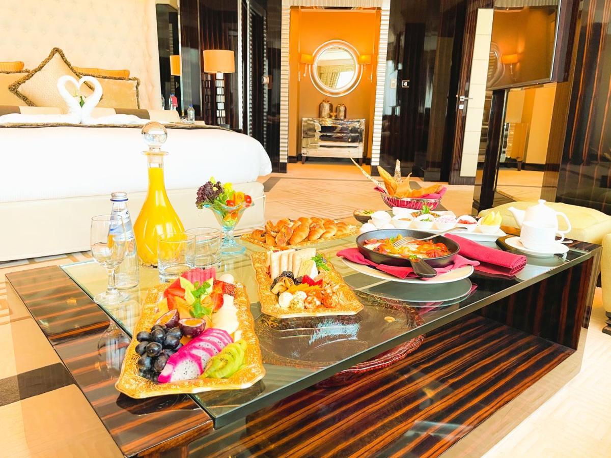 Готель Moevenpick Grand Al Bustan Дубай Екстер'єр фото In-room dining at the Taj Mahal Palace, Mumbai, India