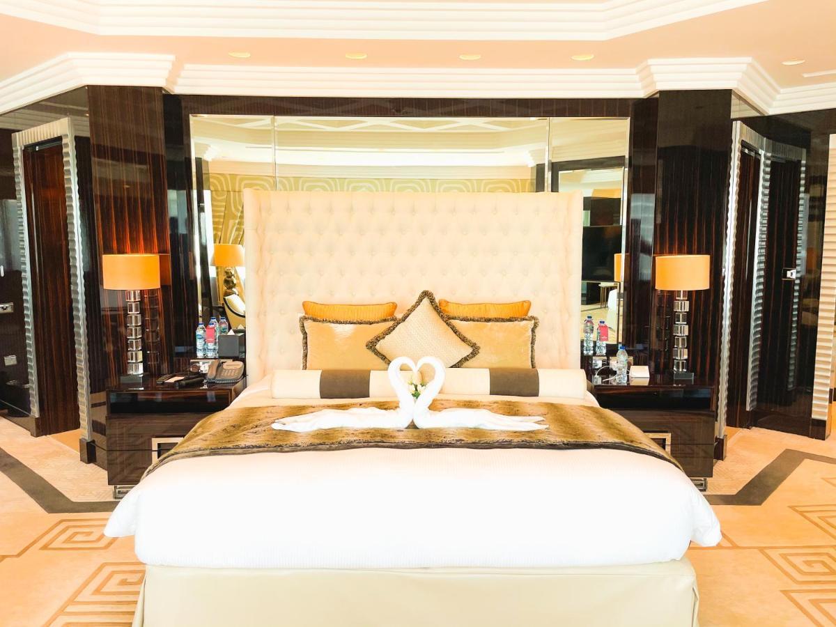 Готель Moevenpick Grand Al Bustan Дубай Екстер'єр фото A bedroom at the hotel