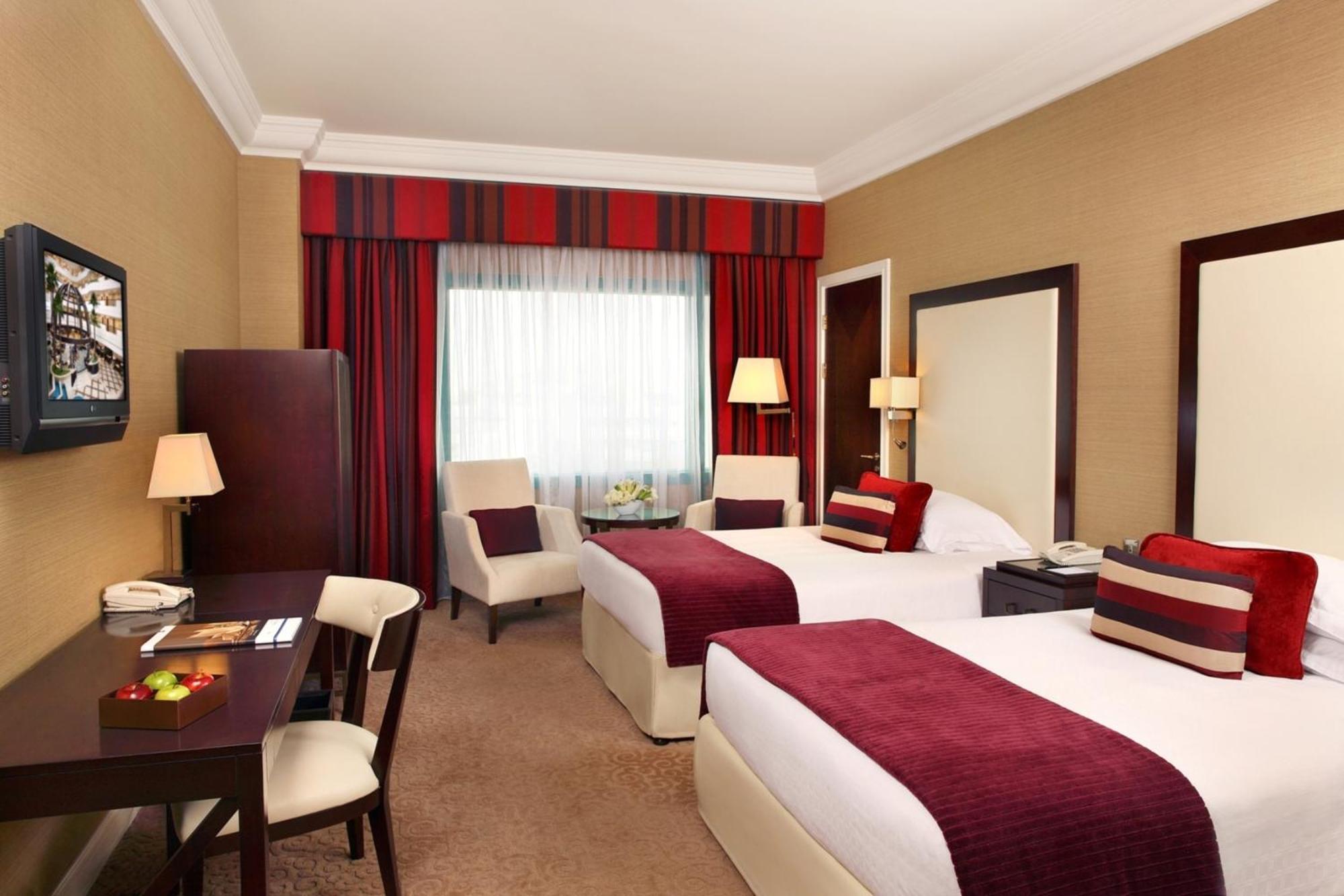 Готель Moevenpick Grand Al Bustan Дубай Екстер'єр фото A room at the InterContinental London Park Lane