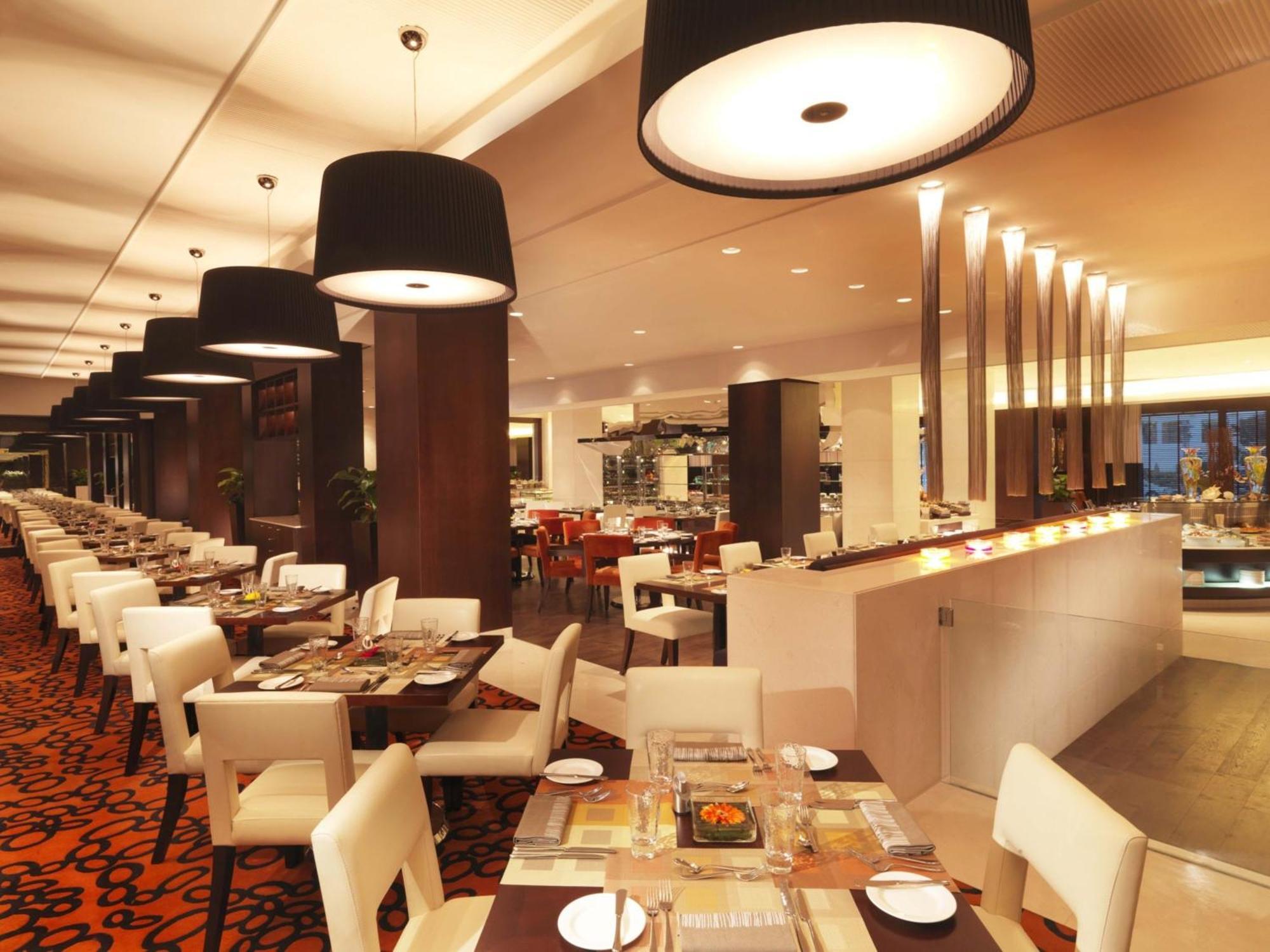 Готель Moevenpick Grand Al Bustan Дубай Екстер'єр фото The restaurant