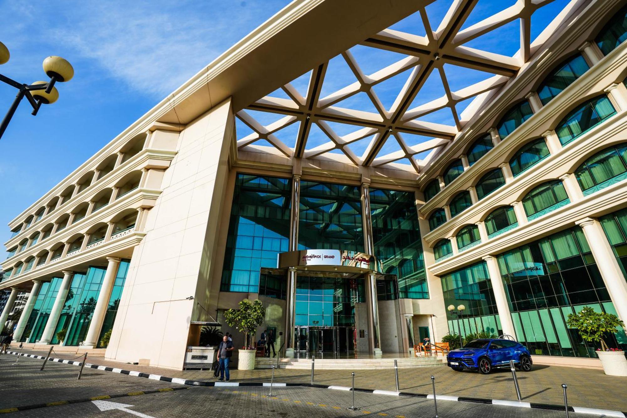 Готель Moevenpick Grand Al Bustan Дубай Екстер'єр фото Dubai Campus