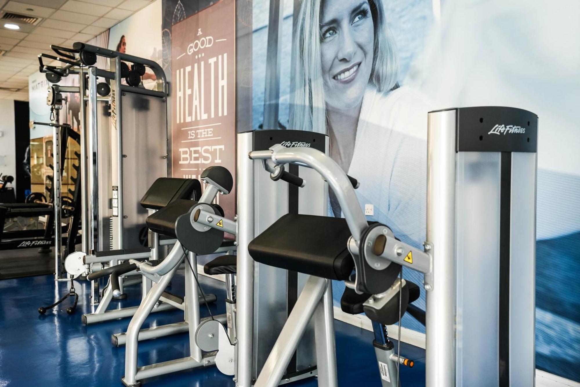 Готель Moevenpick Grand Al Bustan Дубай Екстер'єр фото The gym at the hotel