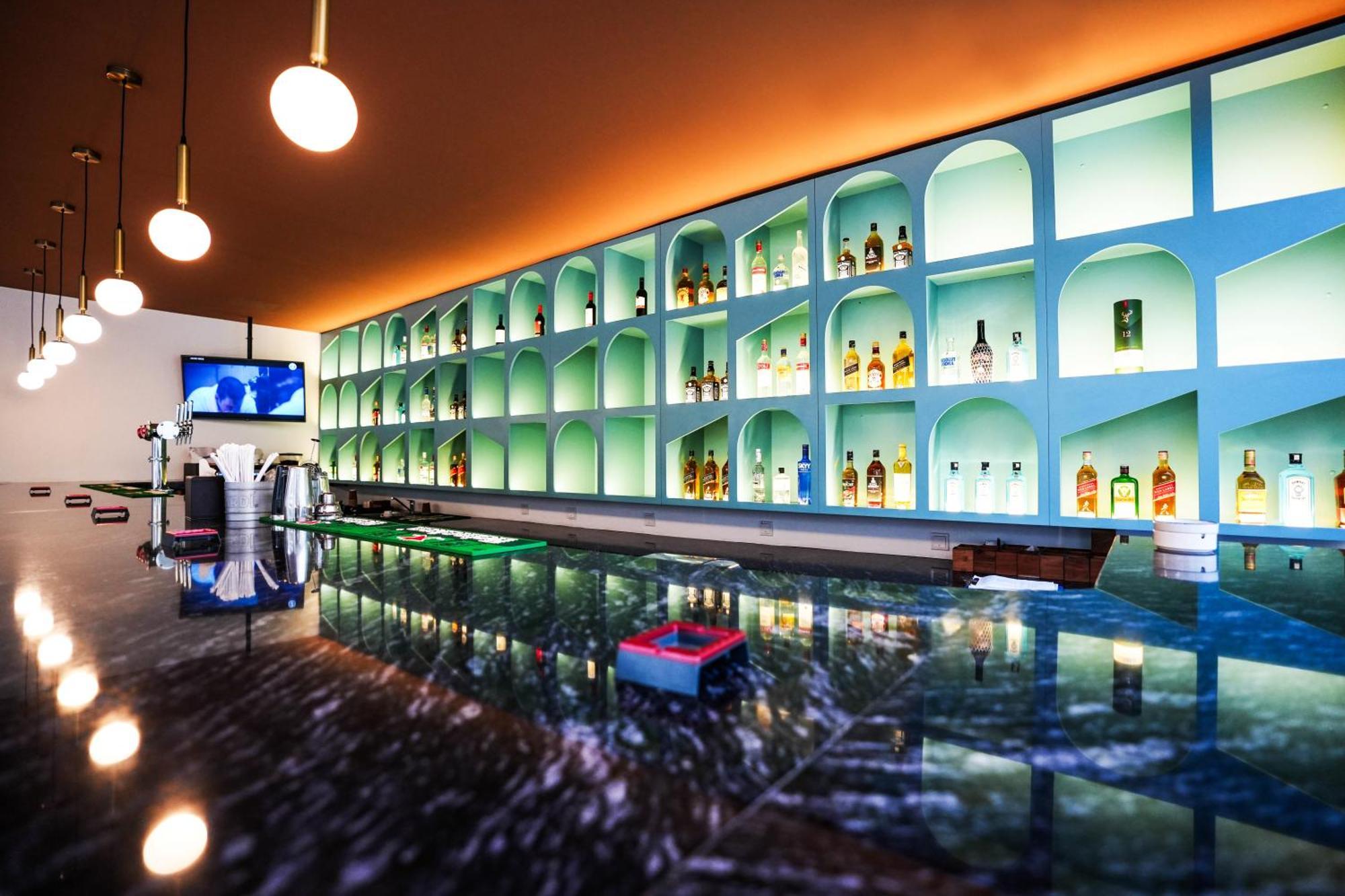 Готель Moevenpick Grand Al Bustan Дубай Екстер'єр фото The bar at the 101 bar